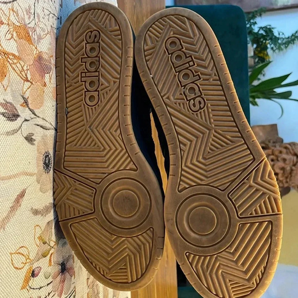 Adidas | Presents Hoops | Mid Basketball Sneaker | Men’s 10.5 - Picture 7 of 7